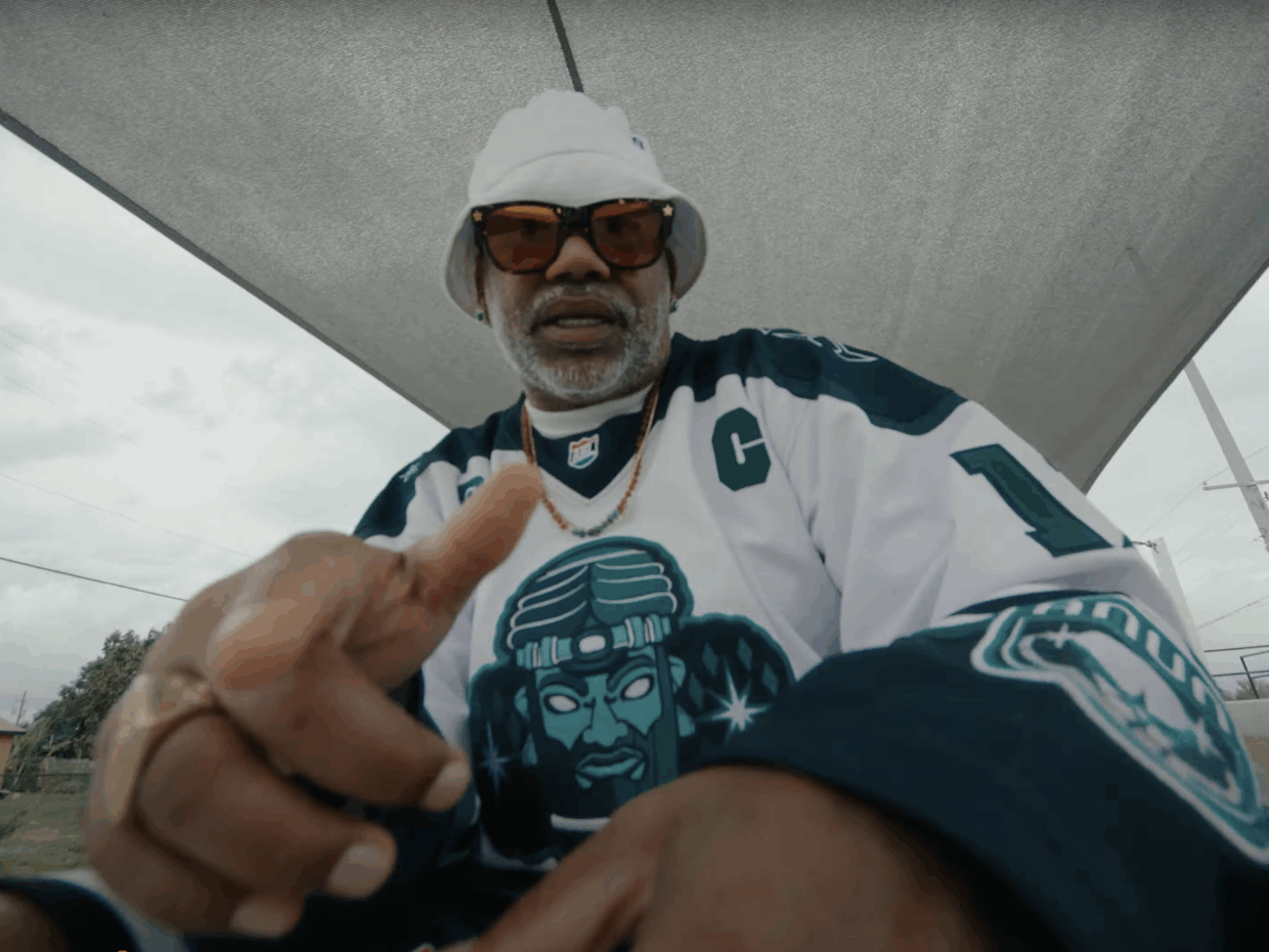 Dame Dash and the Black Guns